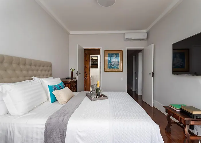 Apartmento de luxo na Urca com vistas incríveis - a 2 min da praia!